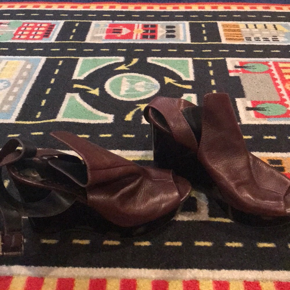 Juicy couture leather wedges
